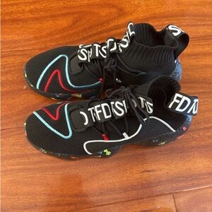 Men’s Size: 10 1/2 Football Shoes